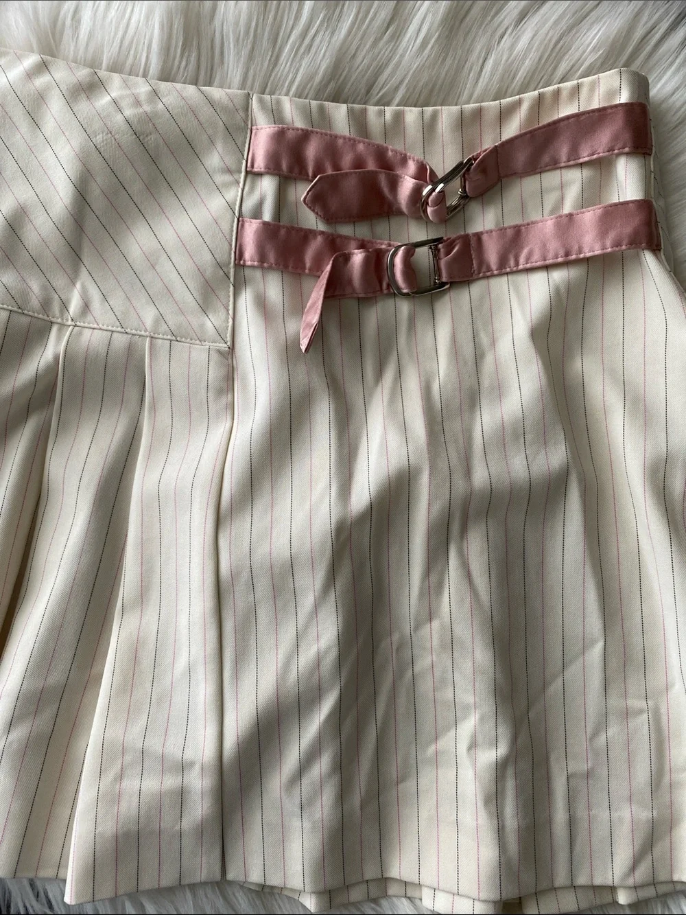 Diane Von furstenburg Cream Pleated Mini Skirt with Pink Buckle Straps - Picture 6 of 6